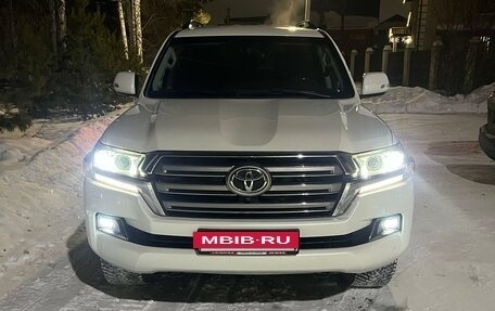 Toyota Land Cruiser 200, 2019 год, 9 000 000 рублей, 21 фотография