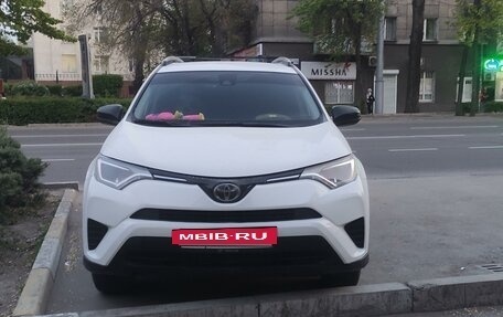 Toyota RAV4, 2017 год, 2 050 000 рублей, 4 фотография