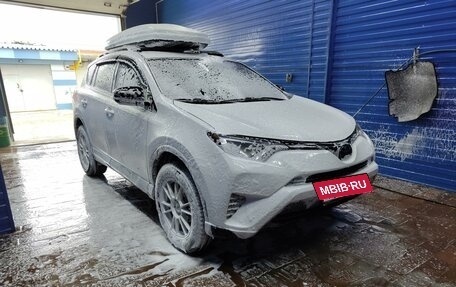 Toyota RAV4, 2017 год, 2 050 000 рублей, 2 фотография