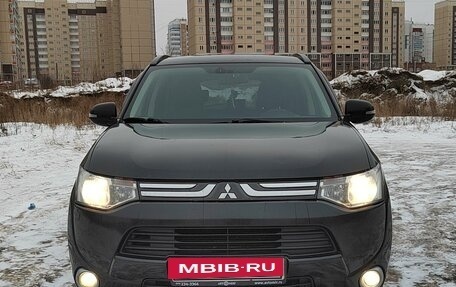 Mitsubishi Outlander III рестайлинг 3, 2012 год, 1 725 000 рублей, 2 фотография