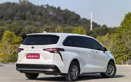 Toyota Sienna, 2021 год, 4 600 000 рублей, 3 фотография