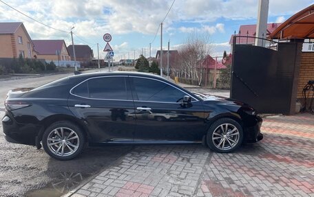 Toyota Camry, 2019 год, 3 890 000 рублей, 2 фотография