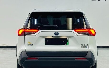 Toyota RAV4, 2021 год, 2 730 000 рублей, 4 фотография