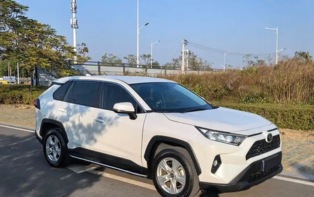 Toyota RAV4, 2021 год, 2 450 000 рублей, 3 фотография