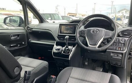 Toyota Voxy III, 2021 год, 2 850 000 рублей, 9 фотография