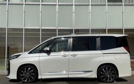 Toyota Noah III, 2021 год, 2 113 000 рублей, 5 фотография