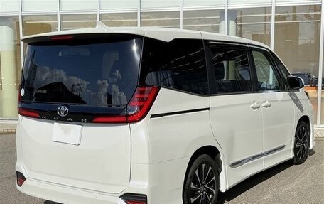 Toyota Noah III, 2021 год, 2 113 000 рублей, 6 фотография