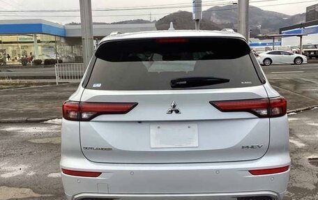 Mitsubishi Outlander, 2021 год, 3 550 000 рублей, 4 фотография