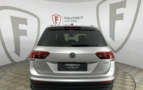 Volkswagen Tiguan II, 2020 год, 2 490 000 рублей, 3 фотография