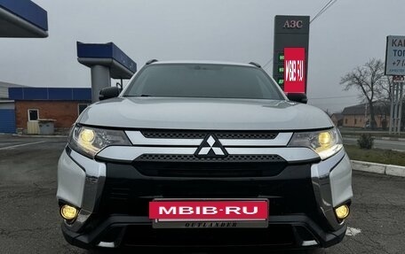 Mitsubishi Outlander III рестайлинг 3, 2020 год, 2 720 000 рублей, 3 фотография