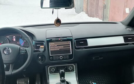 Volkswagen Touareg III, 2010 год, 1 950 000 рублей, 2 фотография