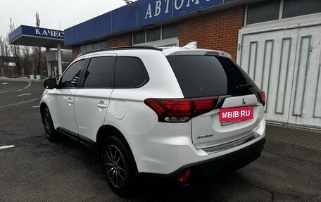 Mitsubishi Outlander III рестайлинг 3, 2020 год, 2 720 000 рублей, 7 фотография