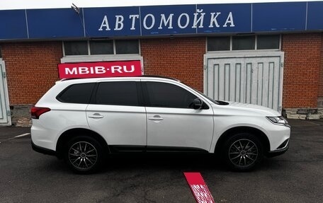 Mitsubishi Outlander III рестайлинг 3, 2020 год, 2 720 000 рублей, 4 фотография