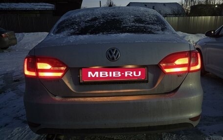 Volkswagen Jetta VI, 2011 год, 900 000 рублей, 3 фотография