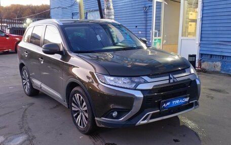 Mitsubishi Outlander III рестайлинг 3, 2019 год, 2 090 000 рублей, 2 фотография