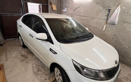 KIA Rio III рестайлинг, 2014 год, 830 000 рублей, 2 фотография