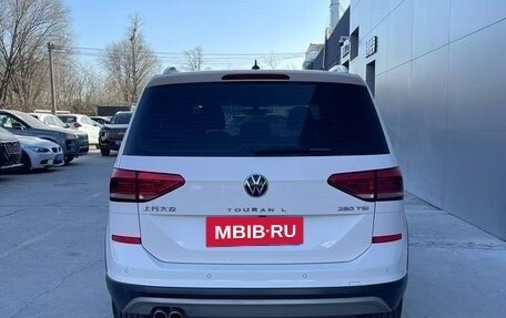 Volkswagen Touran III, 2021 год, 2 500 000 рублей, 8 фотография