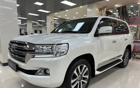 Toyota Land Cruiser 200, 2015 год, 5 699 000 рублей, 3 фотография