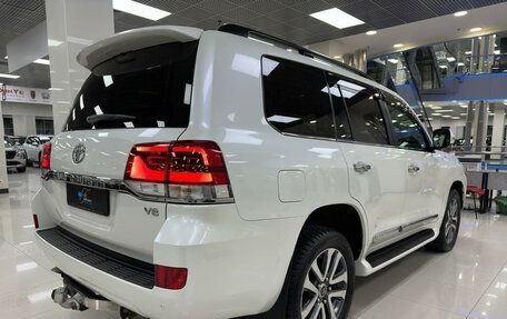 Toyota Land Cruiser 200, 2015 год, 5 699 000 рублей, 4 фотография