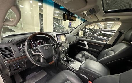 Toyota Land Cruiser 200, 2015 год, 5 699 000 рублей, 7 фотография