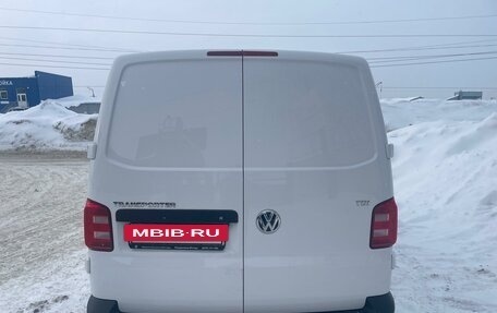 Volkswagen Transporter T6 рестайлинг, 2015 год, 2 100 000 рублей, 4 фотография