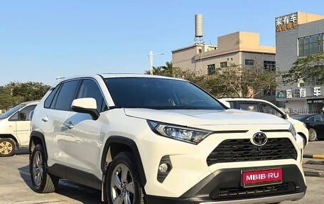 Toyota RAV4, 2022 год, 2 575 000 рублей, 3 фотография