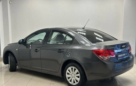 Chevrolet Cruze II, 2010 год, 655 500 рублей, 7 фотография