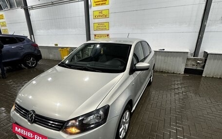 Volkswagen Polo VI (EU Market), 2011 год, 950 000 рублей, 2 фотография