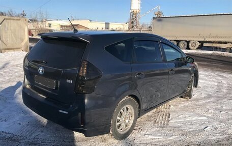 Toyota Prius Alpha I (ZVW40/41), 2012 год, 970 000 рублей, 3 фотография