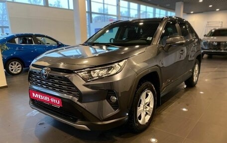 Toyota RAV4, 2019 год, 3 750 000 рублей, 7 фотография