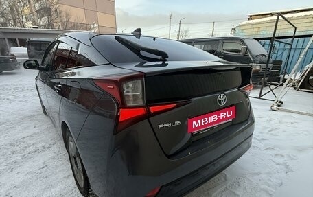 Toyota Prius IV XW50, 2019 год, 2 400 000 рублей, 4 фотография