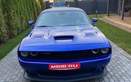 Dodge Challenger III рестайлинг 2, 2020 год, 5 500 000 рублей, 2 фотография