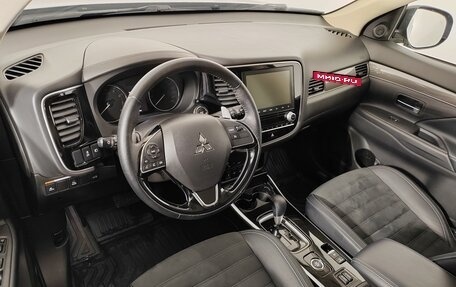 Mitsubishi Outlander III рестайлинг 3, 2021 год, 3 149 000 рублей, 14 фотография