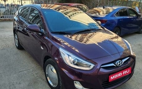 Hyundai Solaris II рестайлинг, 2012 год, 1 100 000 рублей, 3 фотография