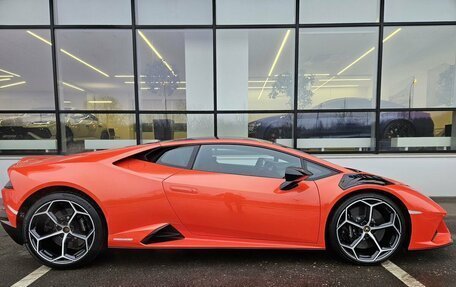 Lamborghini Huracán, 2021 год, 32 960 000 рублей, 3 фотография