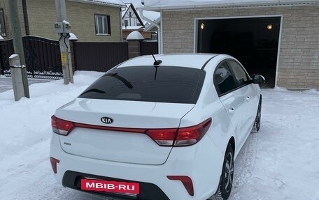 KIA Rio IV, 2018 год, 1 050 000 рублей, 2 фотография