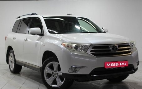 Toyota Highlander III, 2011 год, 2 090 000 рублей, 3 фотография