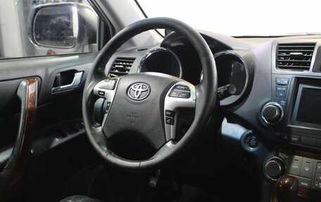 Toyota Highlander III, 2011 год, 2 090 000 рублей, 15 фотография