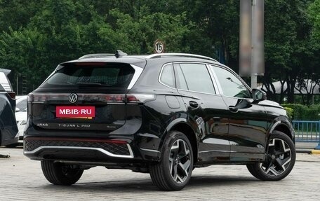 Volkswagen Tiguan, 2024 год, 4 990 000 рублей, 9 фотография