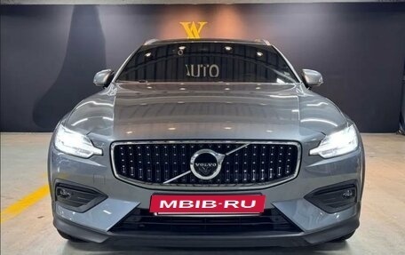 Volvo V60 II, 2020 год, 3 450 000 рублей, 2 фотография