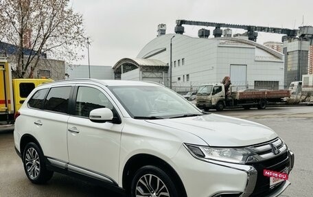 Mitsubishi Outlander III рестайлинг 3, 2016 год, 1 790 000 рублей, 2 фотография