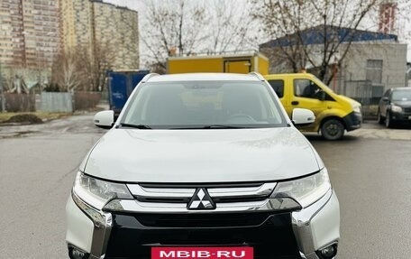 Mitsubishi Outlander III рестайлинг 3, 2016 год, 1 790 000 рублей, 4 фотография