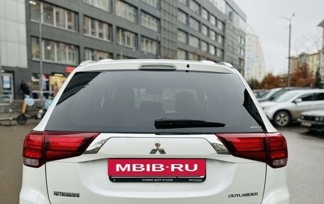 Mitsubishi Outlander III рестайлинг 3, 2016 год, 1 790 000 рублей, 7 фотография