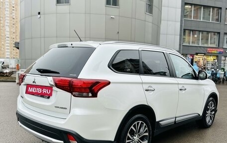 Mitsubishi Outlander III рестайлинг 3, 2016 год, 1 790 000 рублей, 8 фотография