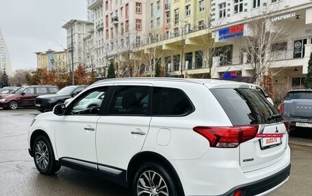 Mitsubishi Outlander III рестайлинг 3, 2016 год, 1 790 000 рублей, 6 фотография