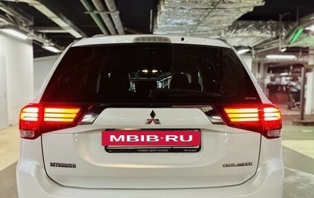 Mitsubishi Outlander III рестайлинг 3, 2016 год, 1 790 000 рублей, 32 фотография