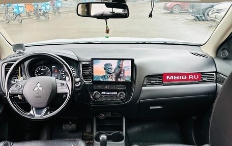 Mitsubishi Outlander III рестайлинг 3, 2016 год, 1 790 000 рублей, 19 фотография