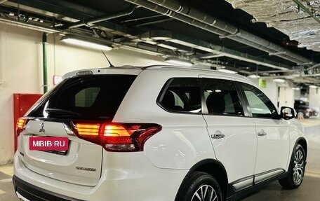 Mitsubishi Outlander III рестайлинг 3, 2016 год, 1 790 000 рублей, 33 фотография