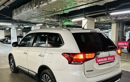 Mitsubishi Outlander III рестайлинг 3, 2016 год, 1 790 000 рублей, 31 фотография