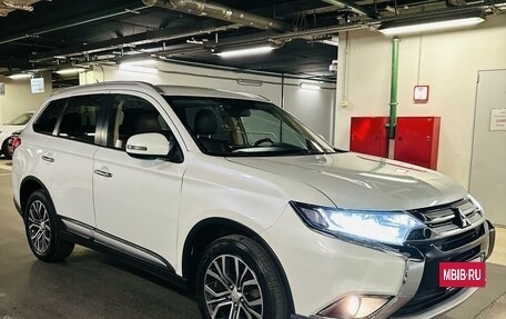 Mitsubishi Outlander III рестайлинг 3, 2016 год, 1 790 000 рублей, 35 фотография